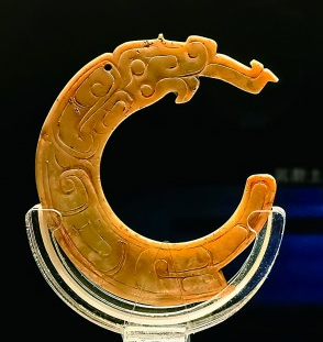 龙飞凤舞 翱翔九天——中国新石器时代的龙凤形象 龙飞凤舞 翱翔九天——中国新石器时代的龙凤形象